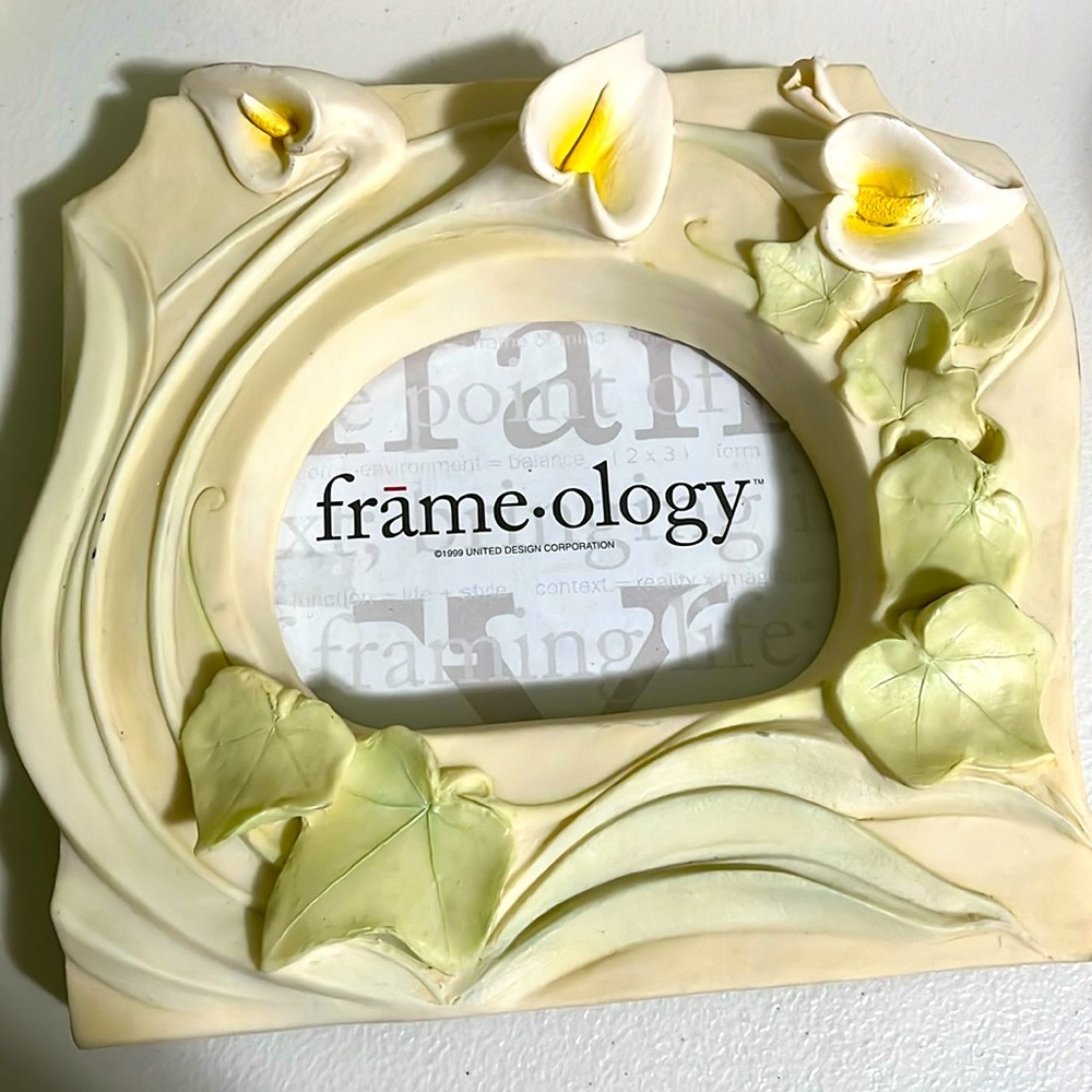 Vintage frame-ology picture frame. Lillies & Ivy 1998 Terri Russell.  Heavy